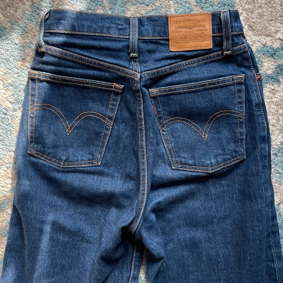 Levi’s Ribcage high waisted dark wash jeans - Picture 5 of 6